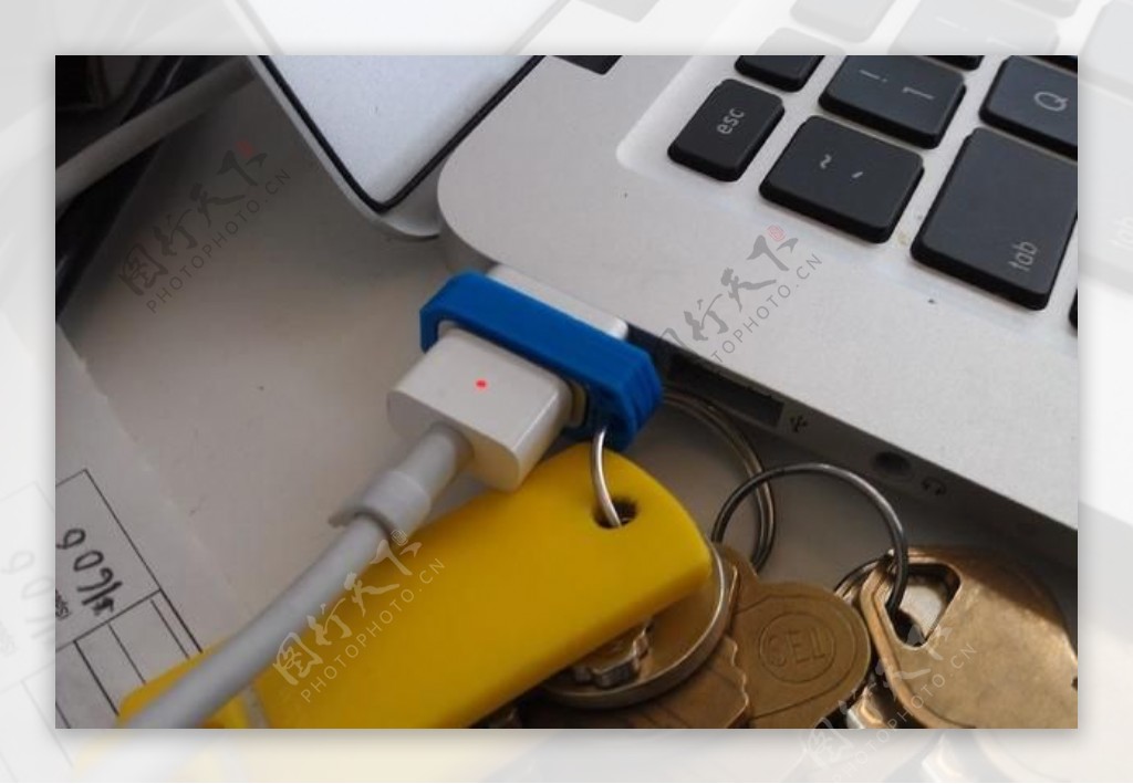 笔记本电源适配器钥匙扣夹