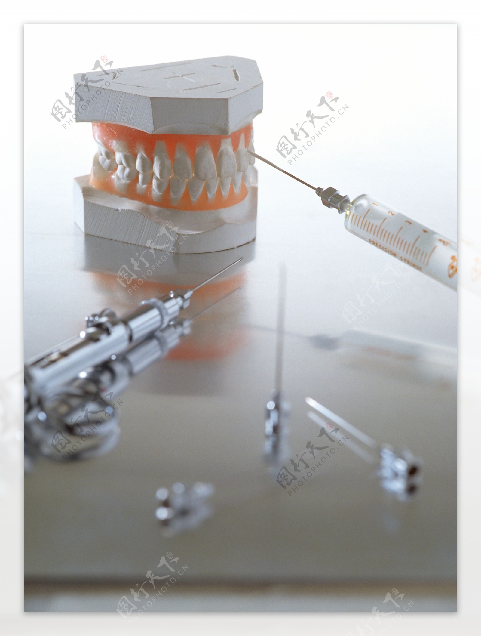 静物物品创意组合造型针管假牙