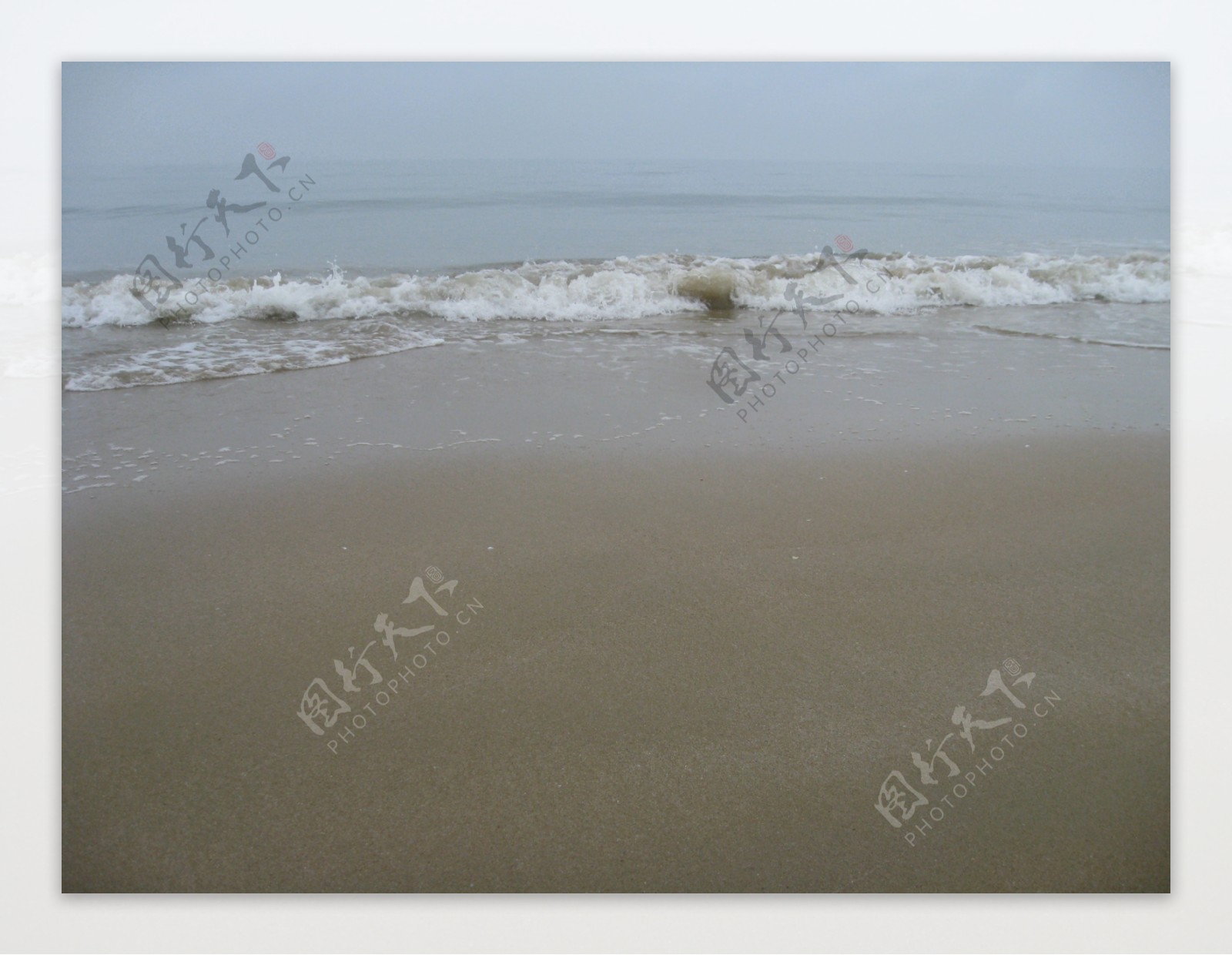 海滩海浪图片