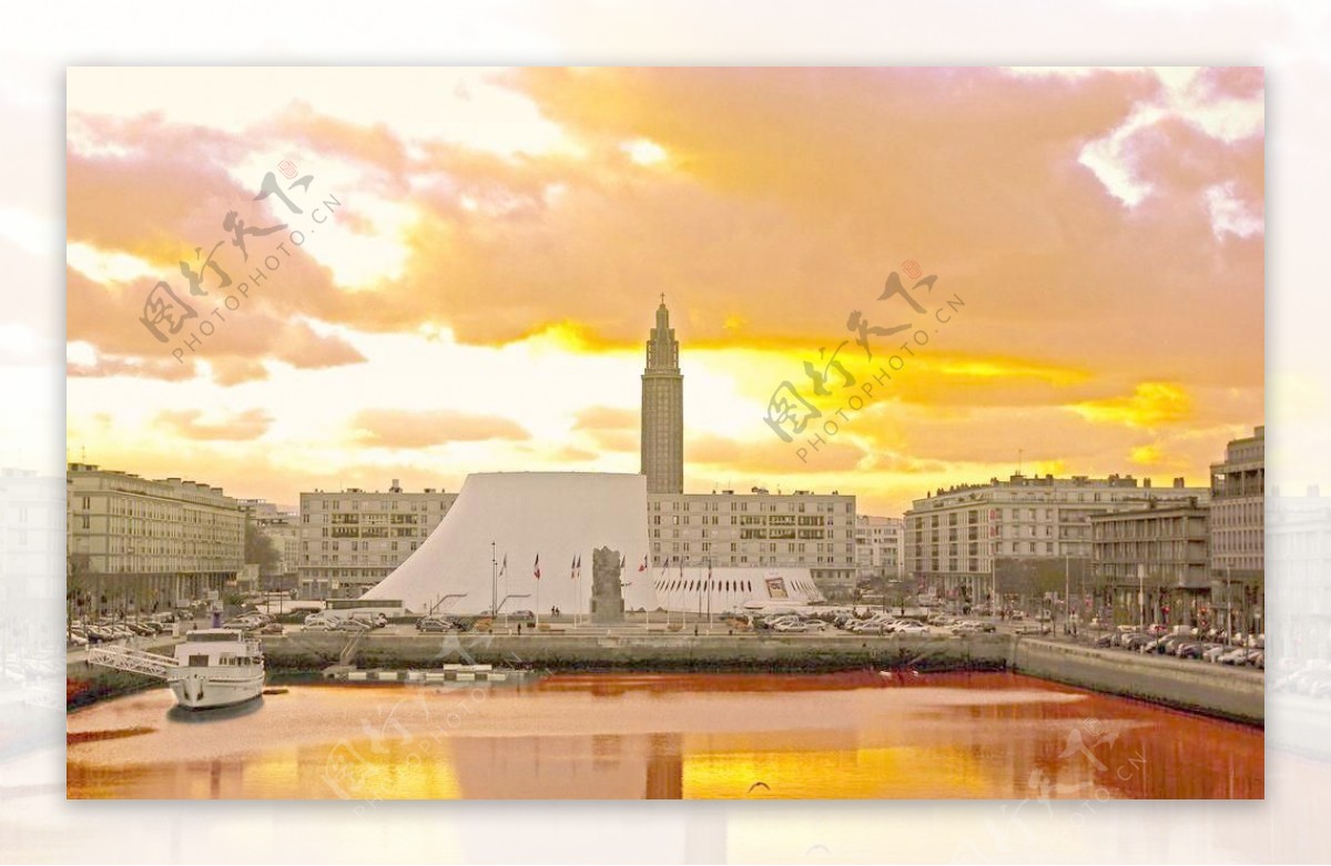 法国勒阿弗尔夕阳下的内港景色图片