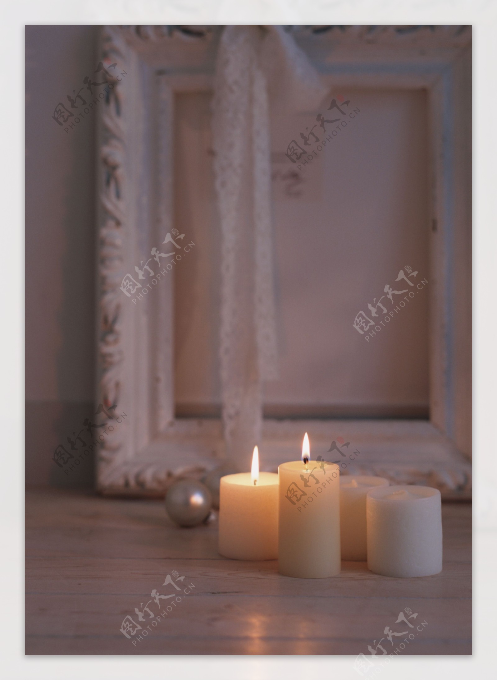 白蜡烛和相框图片