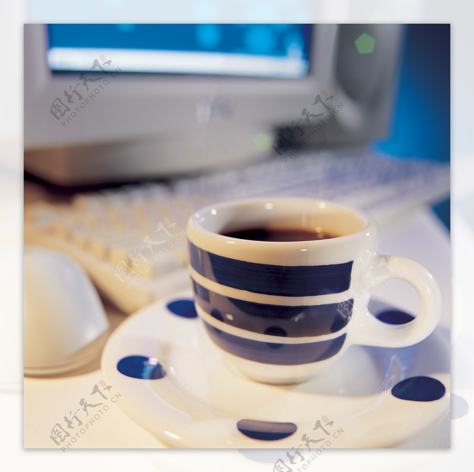 咖啡香浓美味咖啡杯享受悠闲下午茶搅拌品尝品味广告素材大辞典