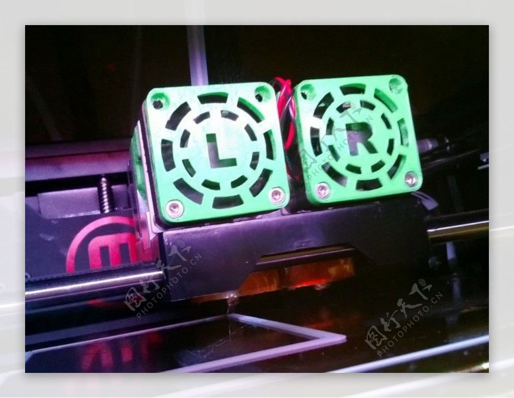 为Makerbot复制2X风扇罩