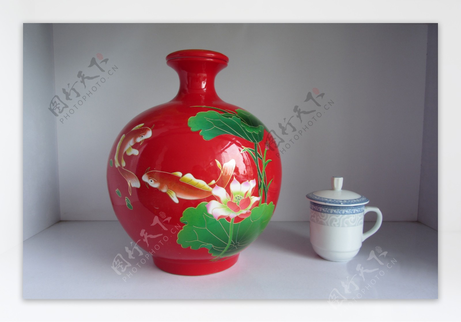 陶瓷红球酒瓶图片