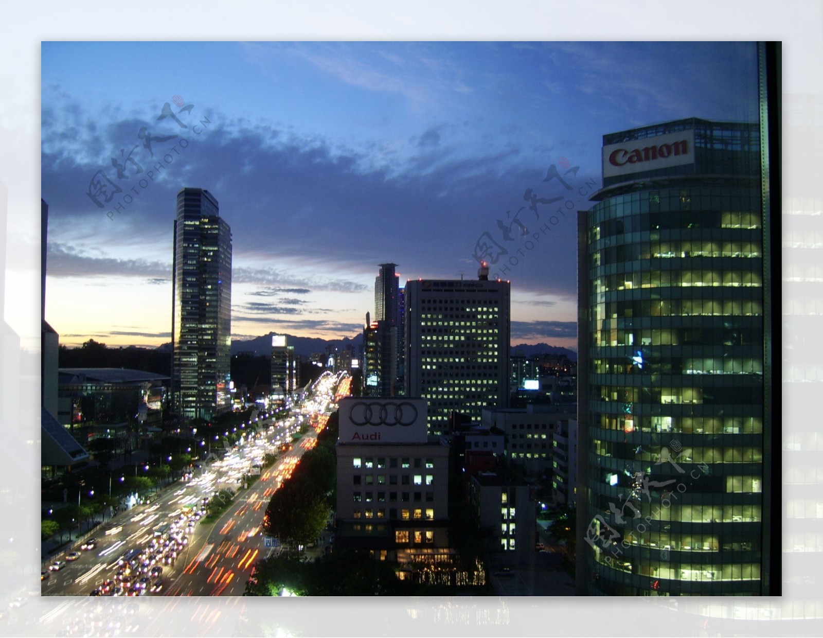 韩国首尔城市街道街景夜景图片