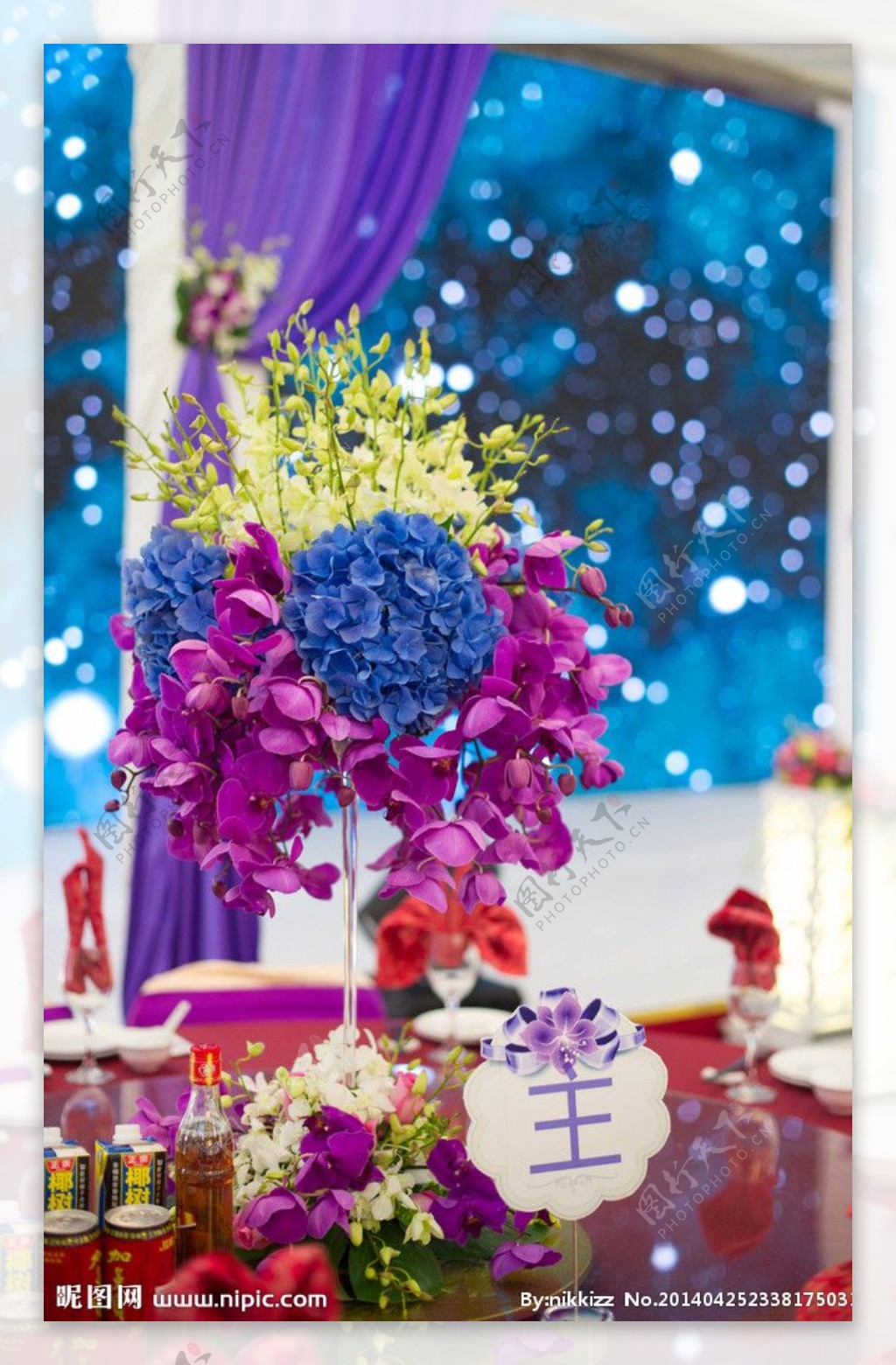 婚礼紫色蝴蝶兰桌花图片