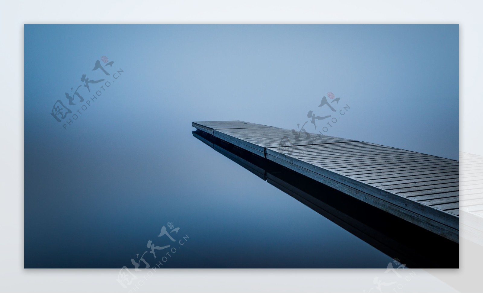 静湖木桥图片