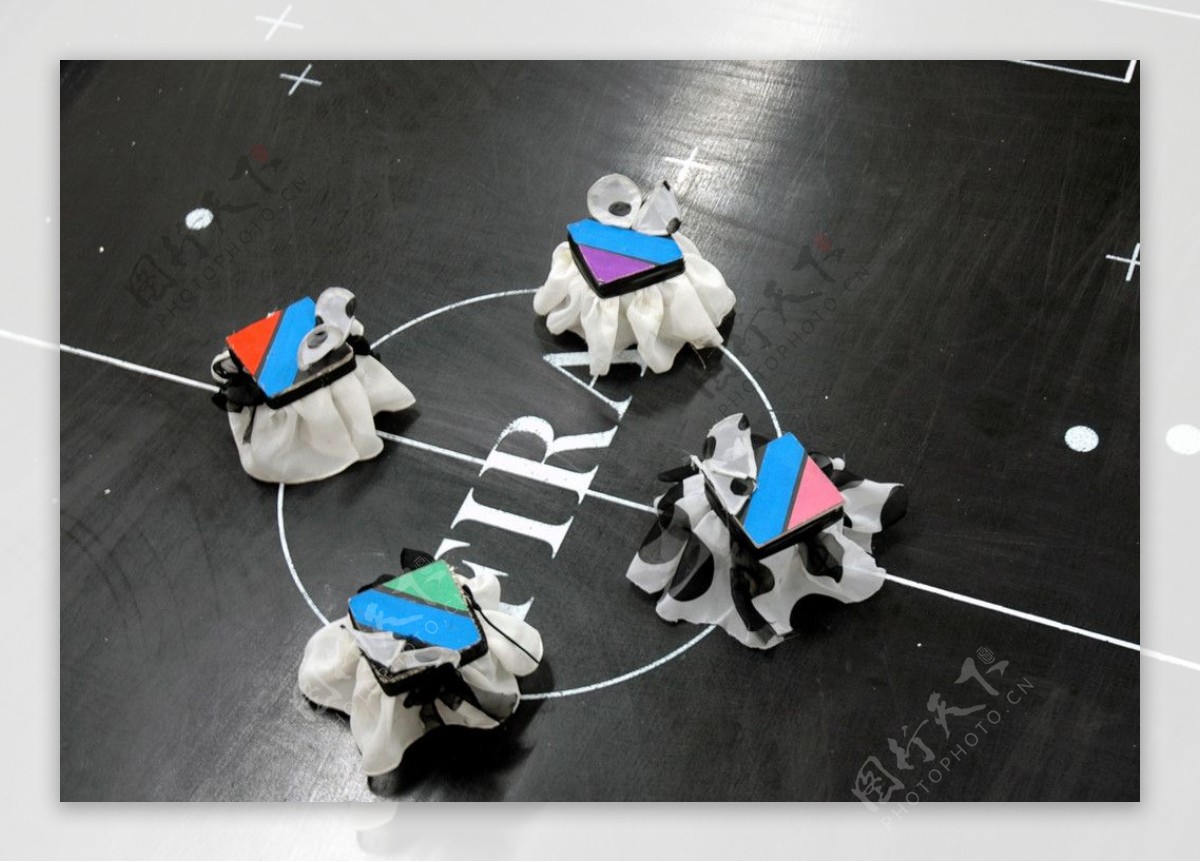 半自主型机器人舞蹈比赛图片