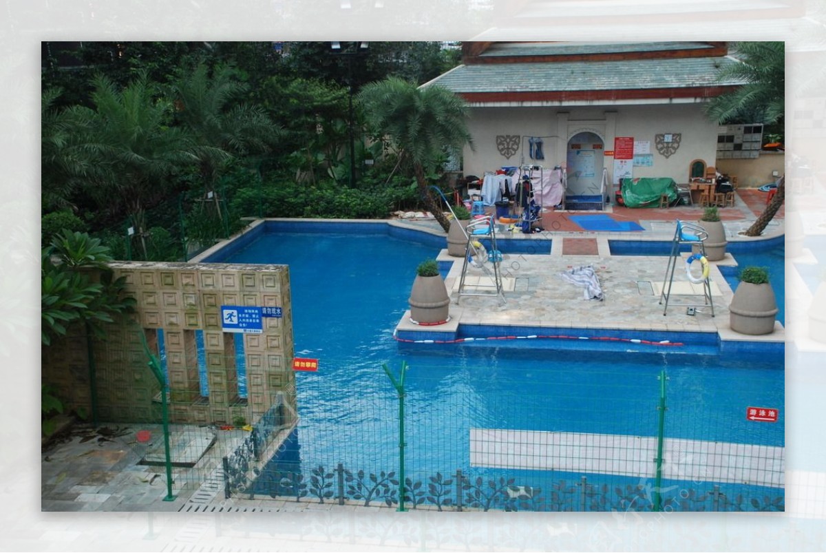 小区游泳池图片