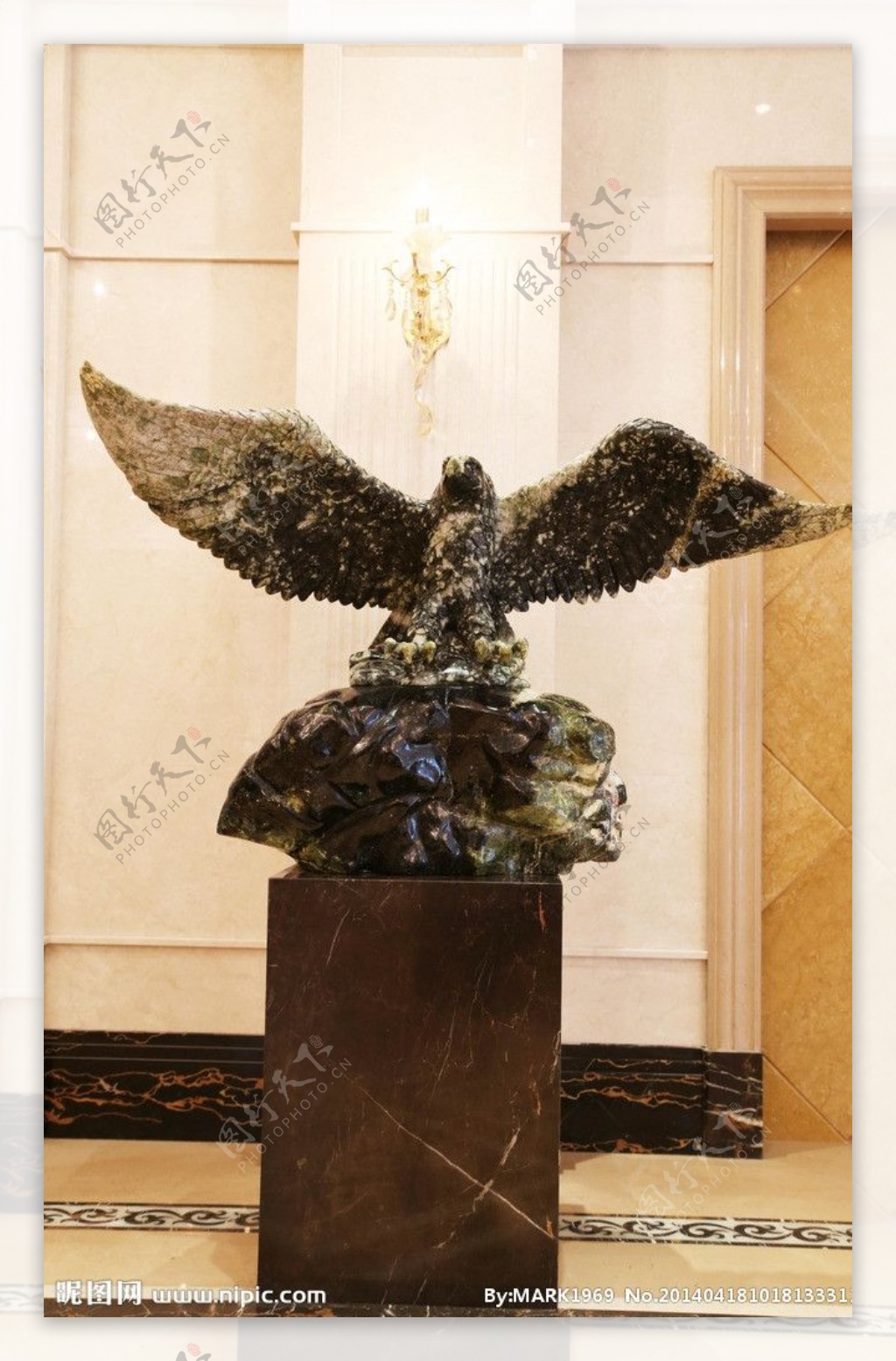 一直飞翔抓食的鹰雕塑雕刻3d模型下载_模型ID:68882-让提网