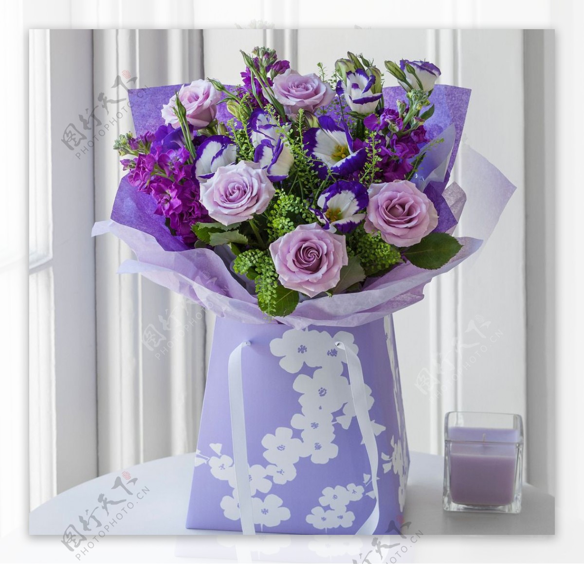 紫色玫瑰花束图片