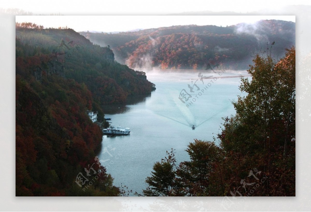 白山湖北岸图片