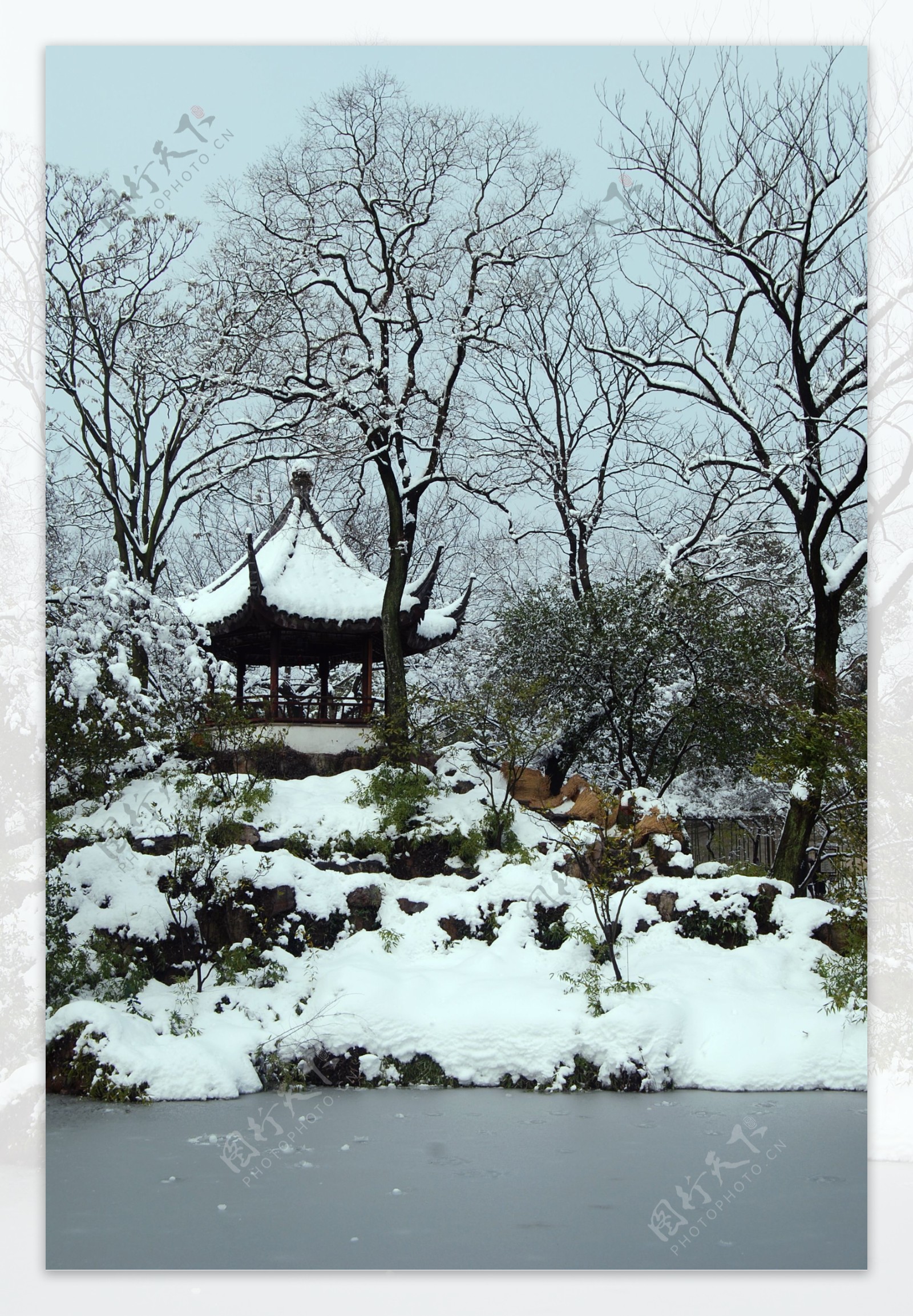 拙政园雪景图片