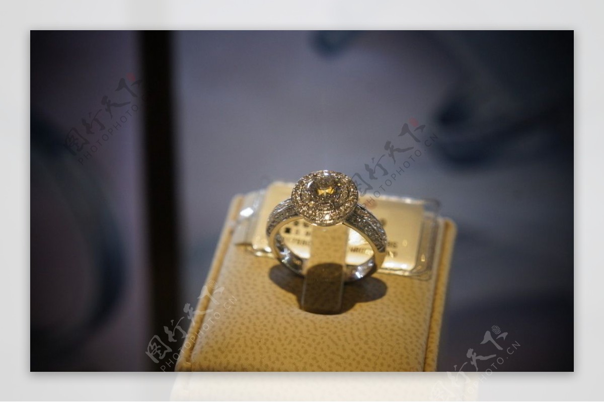 高清图|Enzo经典系列18K黃金彩色宝石戒指戒指图片1|腕表之家-珠宝