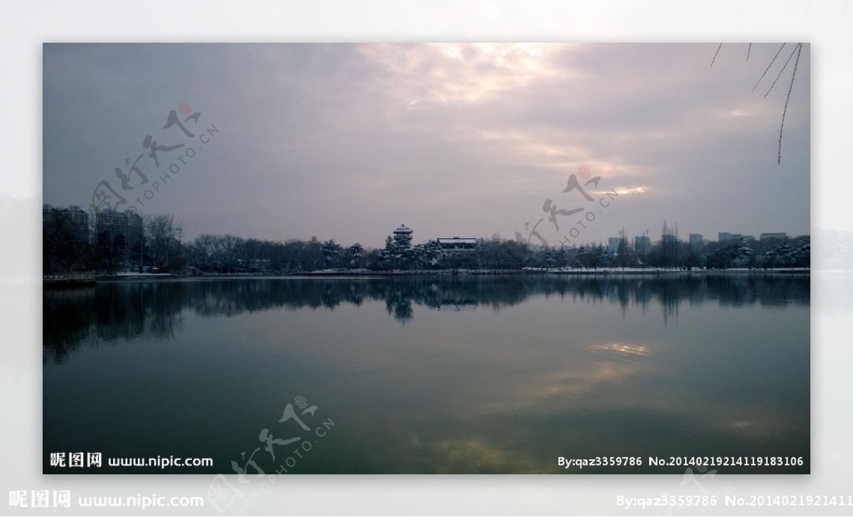 龙湖公园雪景图片
