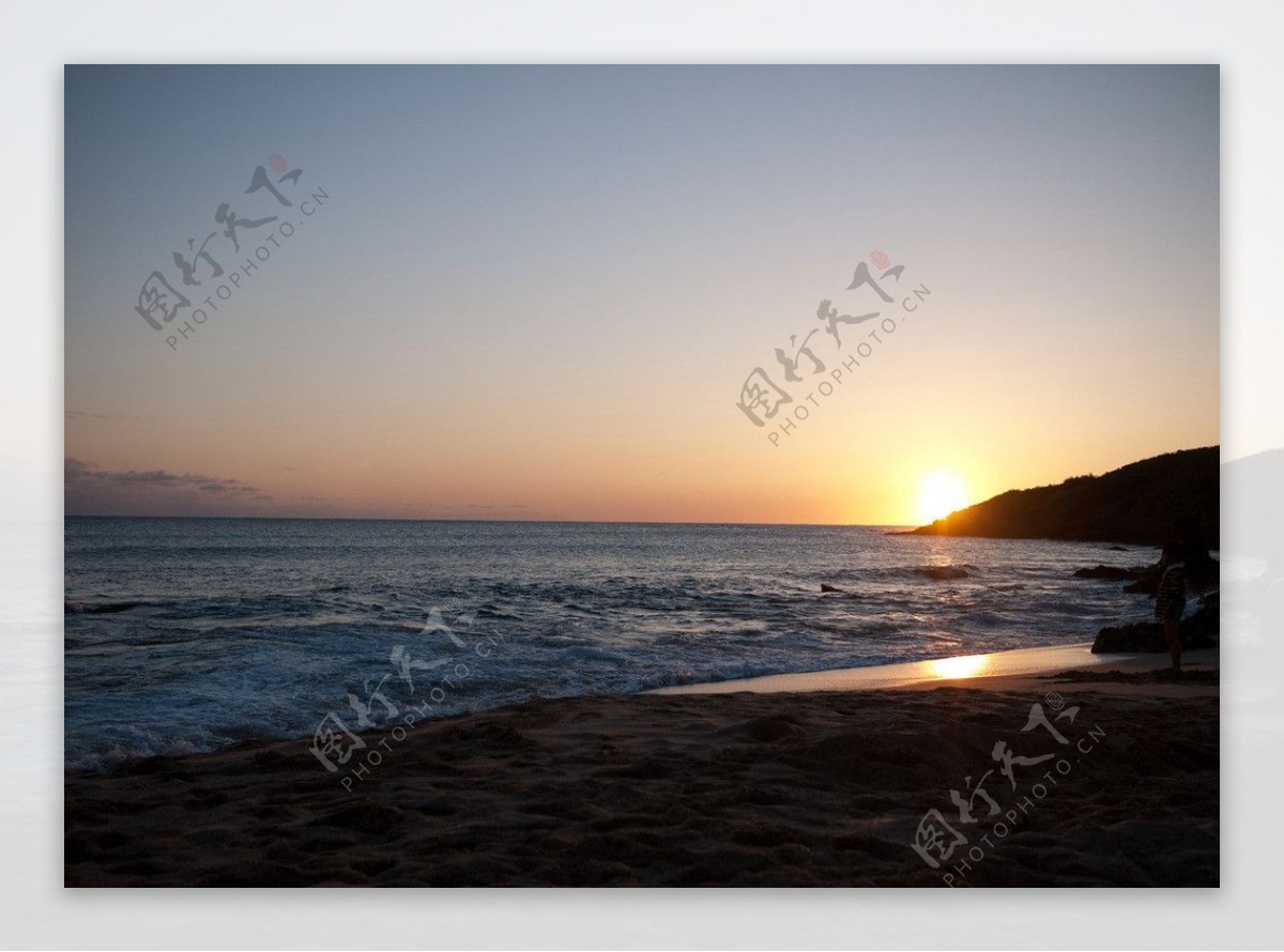 夕陽旅遊景觀景象天空雲彩海岸沙灘沙洲黃昏彩霞图片