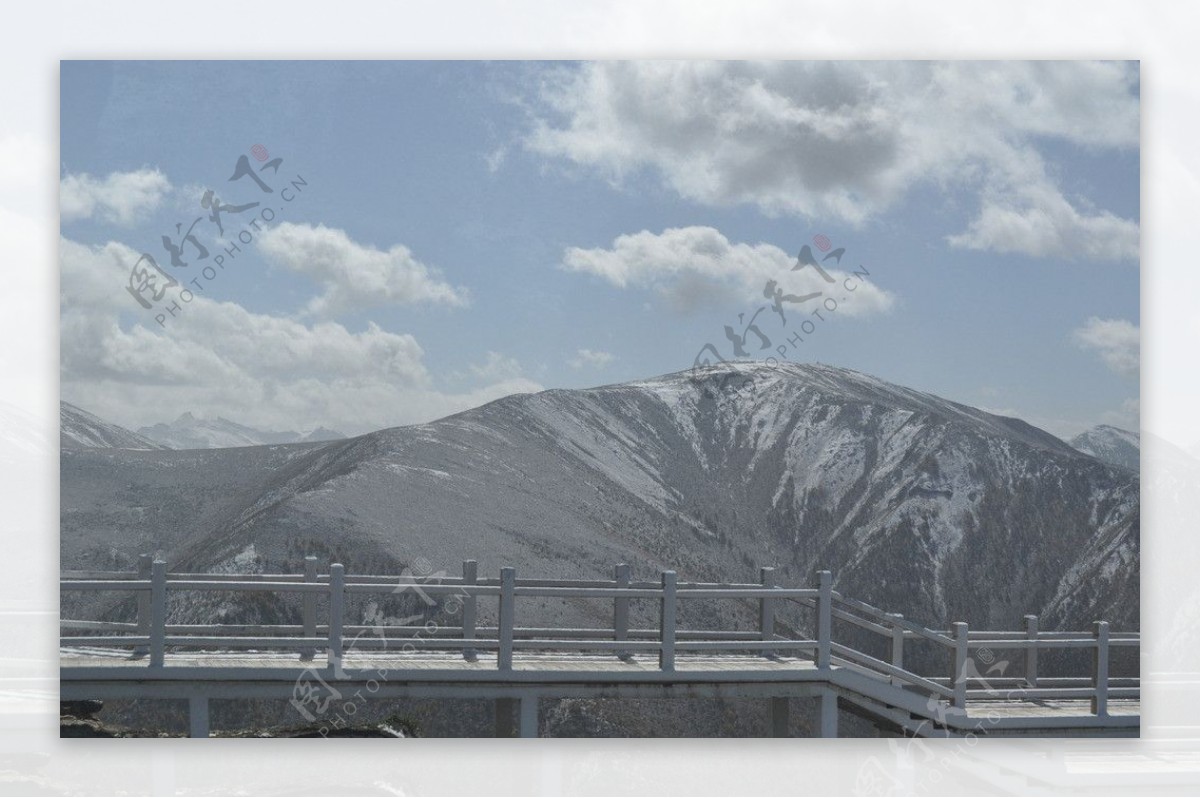 高原雪山图片