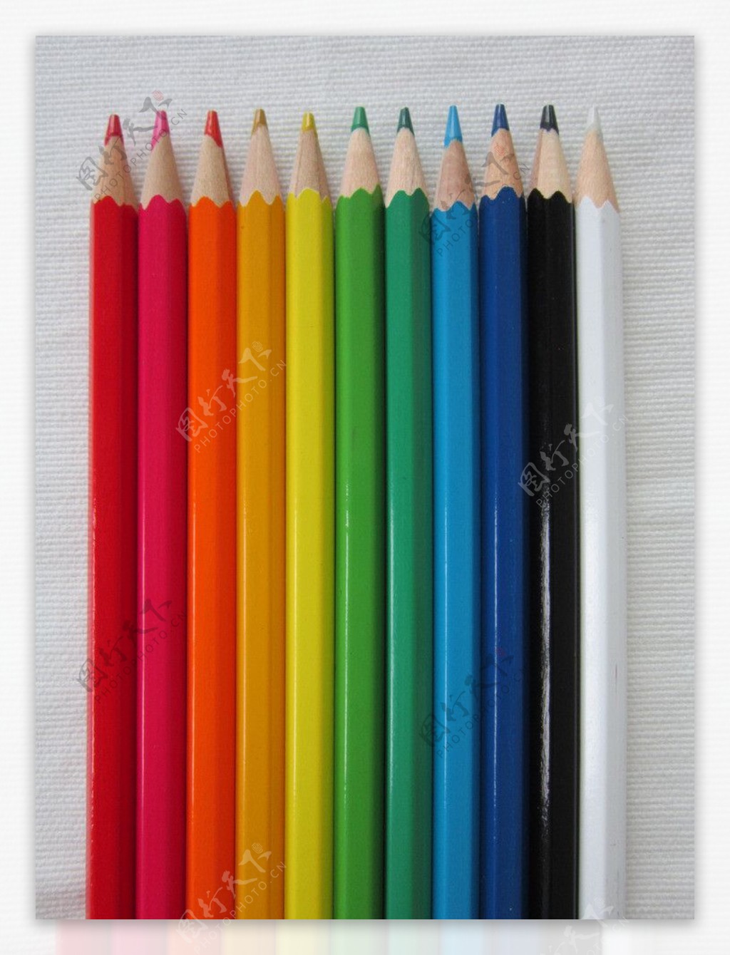 彩色铅笔竖版图片