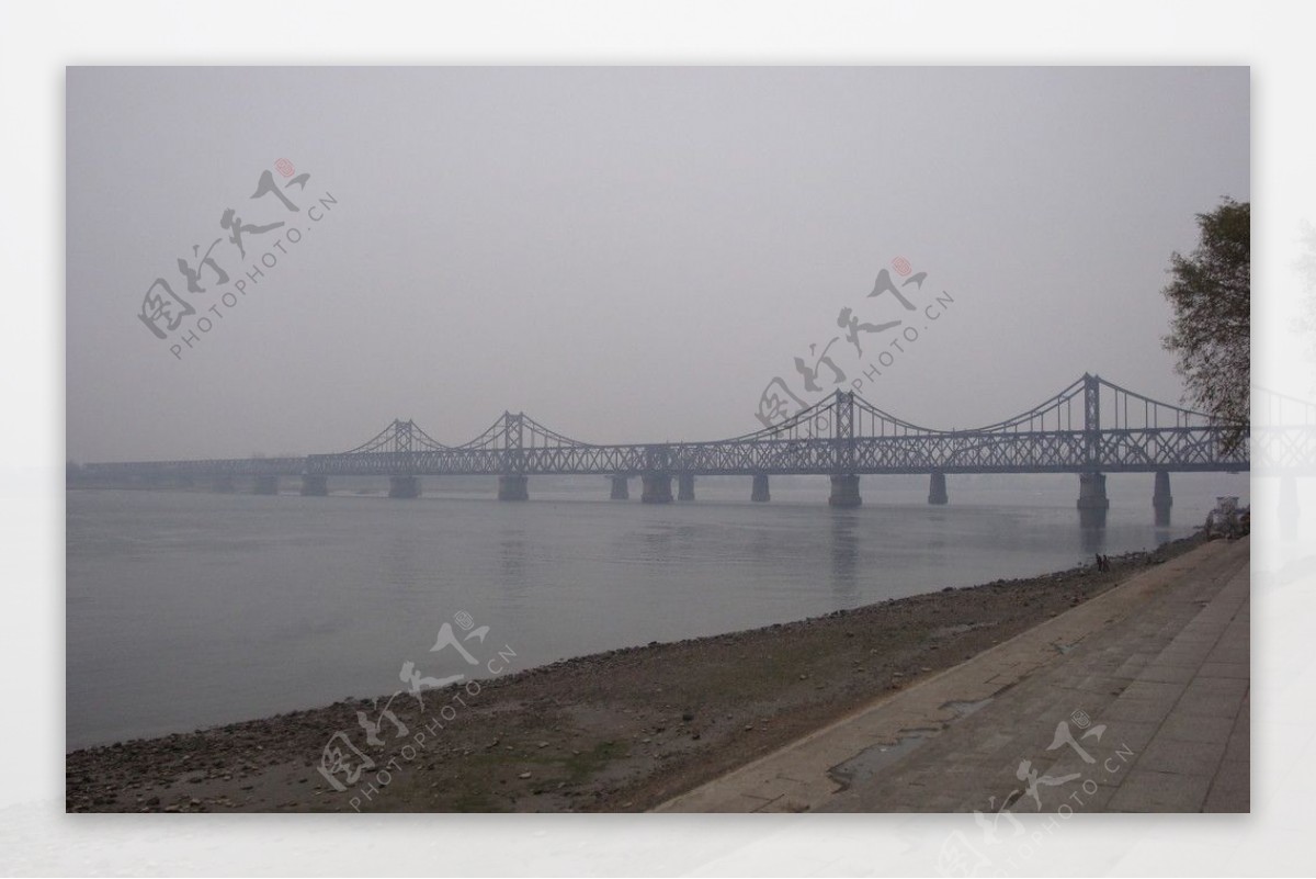 丹东鸭绿江大桥图片