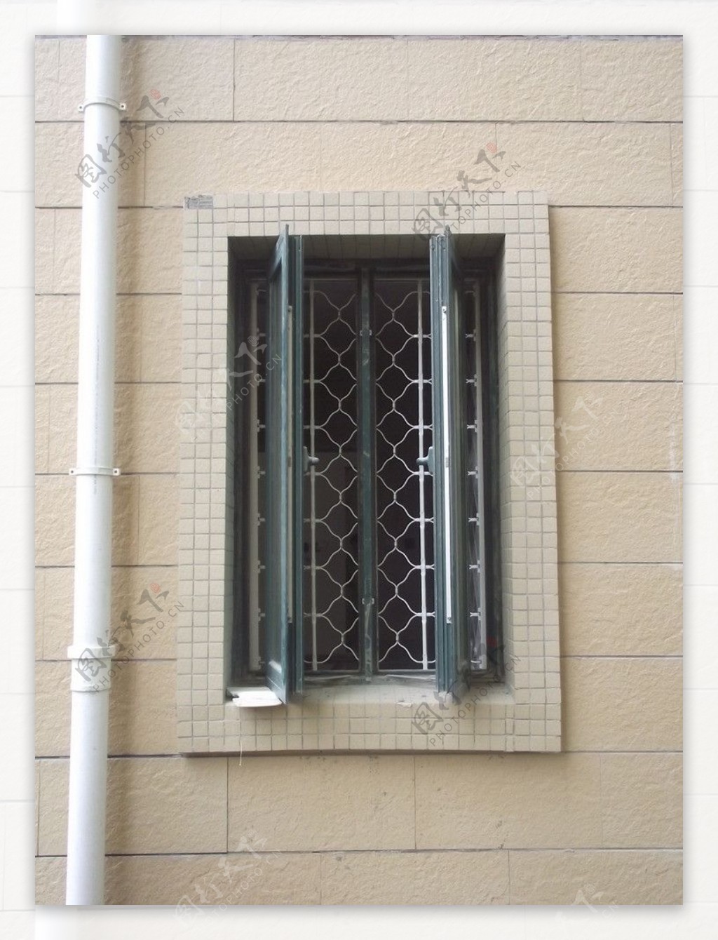 别墅折叠防盗窗安装图片