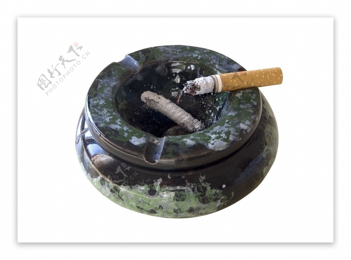 烟与烟灰缸图片