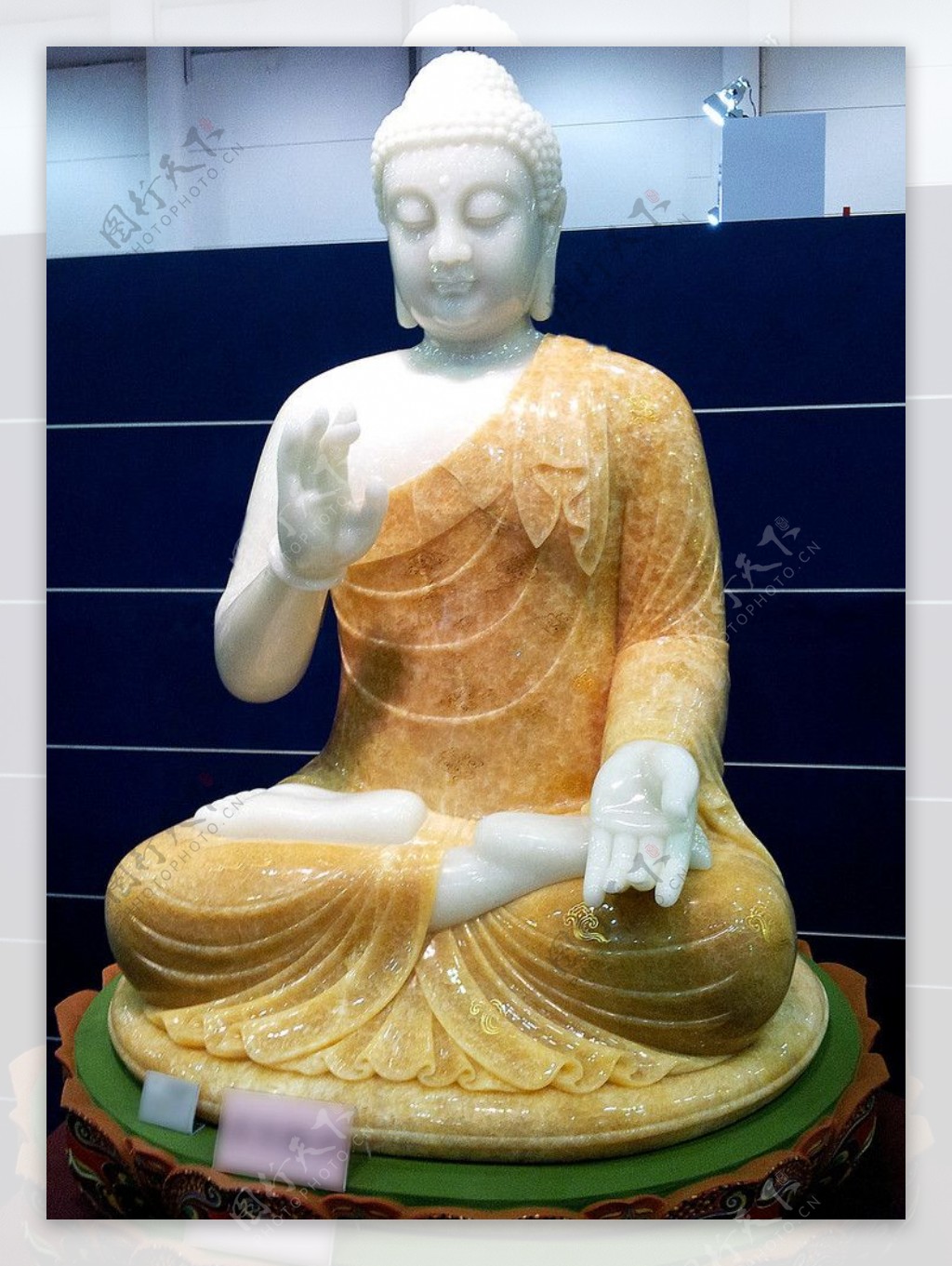佛祖雕像图片