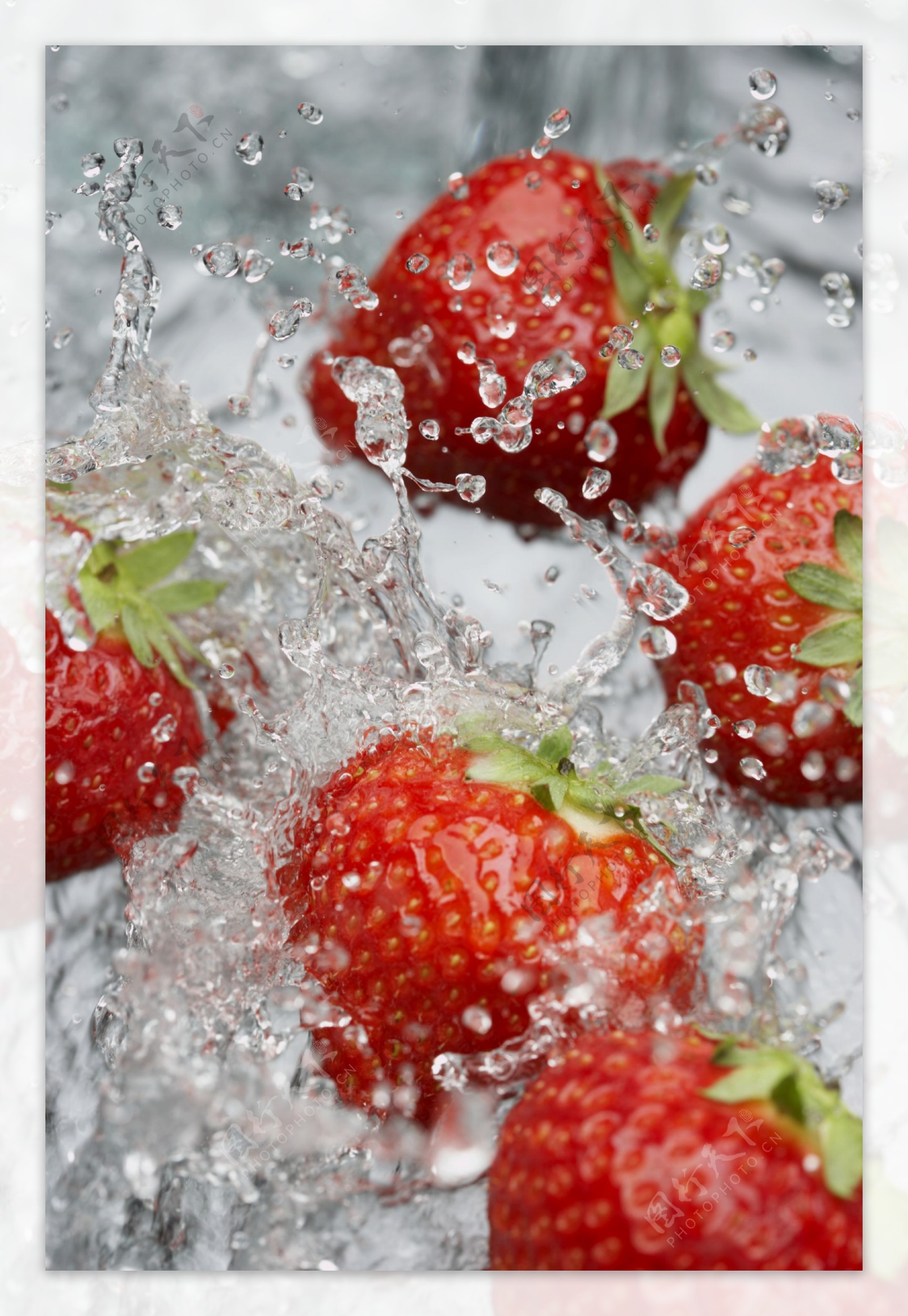 草莓水珠动感图片