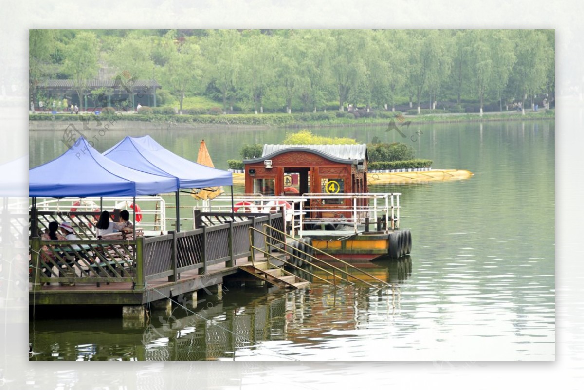 重庆园博园小船湖水图片