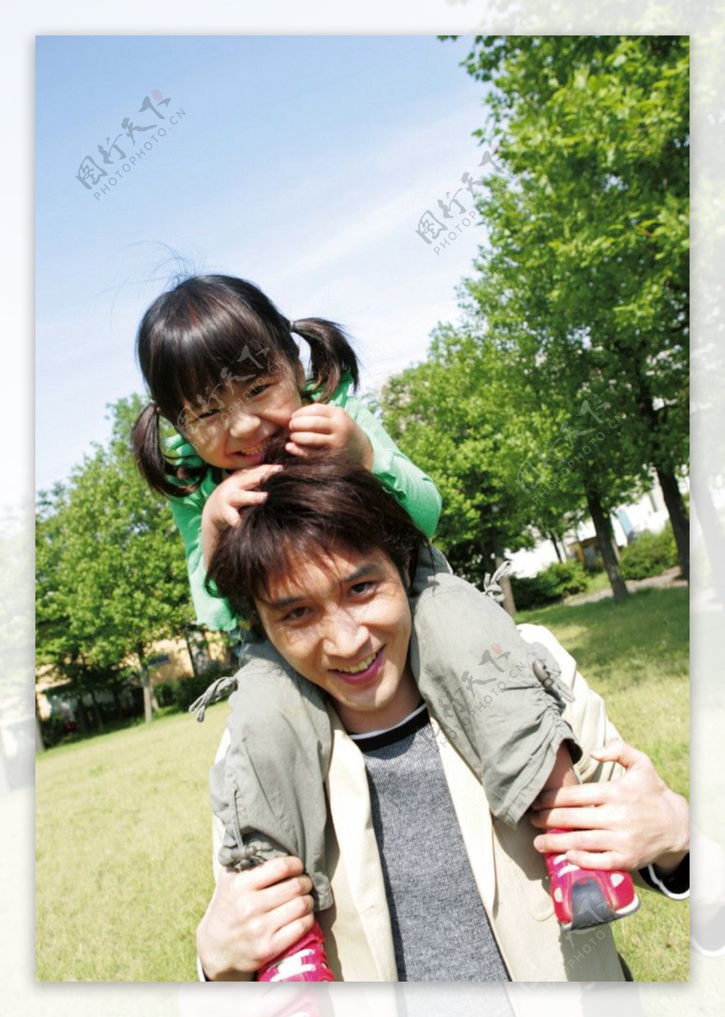 快乐的父女俩-蓝牛仔影像-中国原创广告影像素材