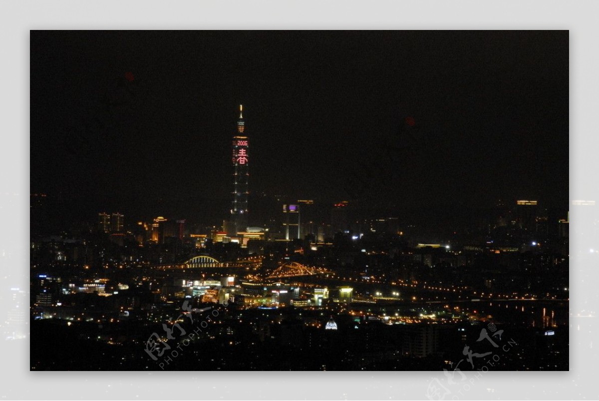 绝美台湾山顶鸟瞰101大楼图片