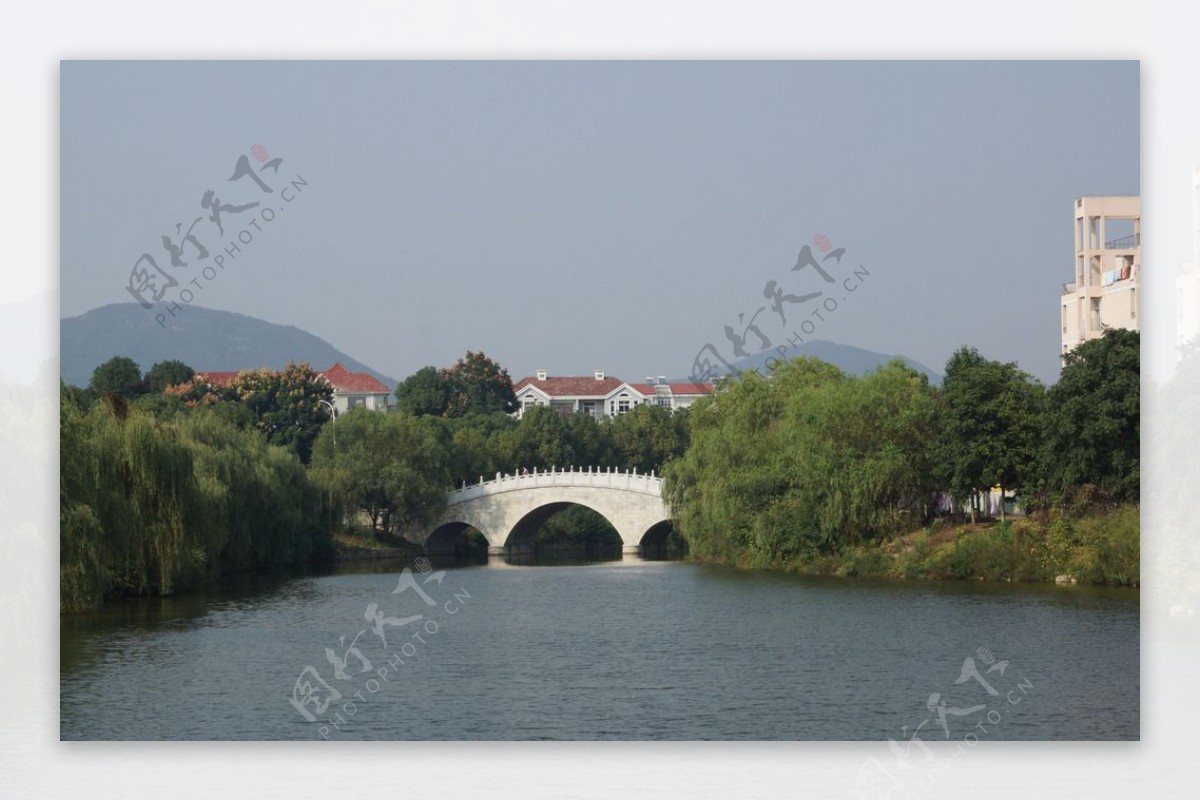 安庆大学的拱桥图片