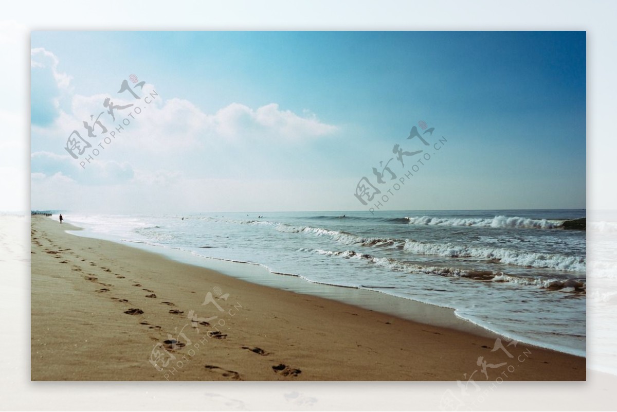 大海沙滩浪潮图片