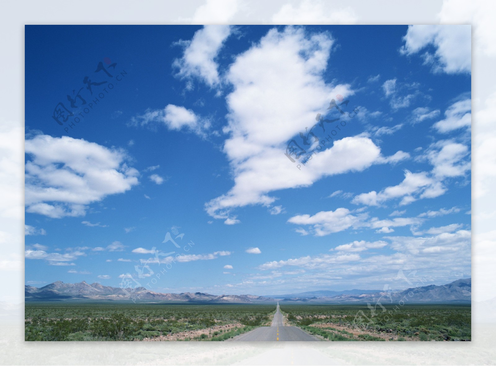 公路蓝天白云图片