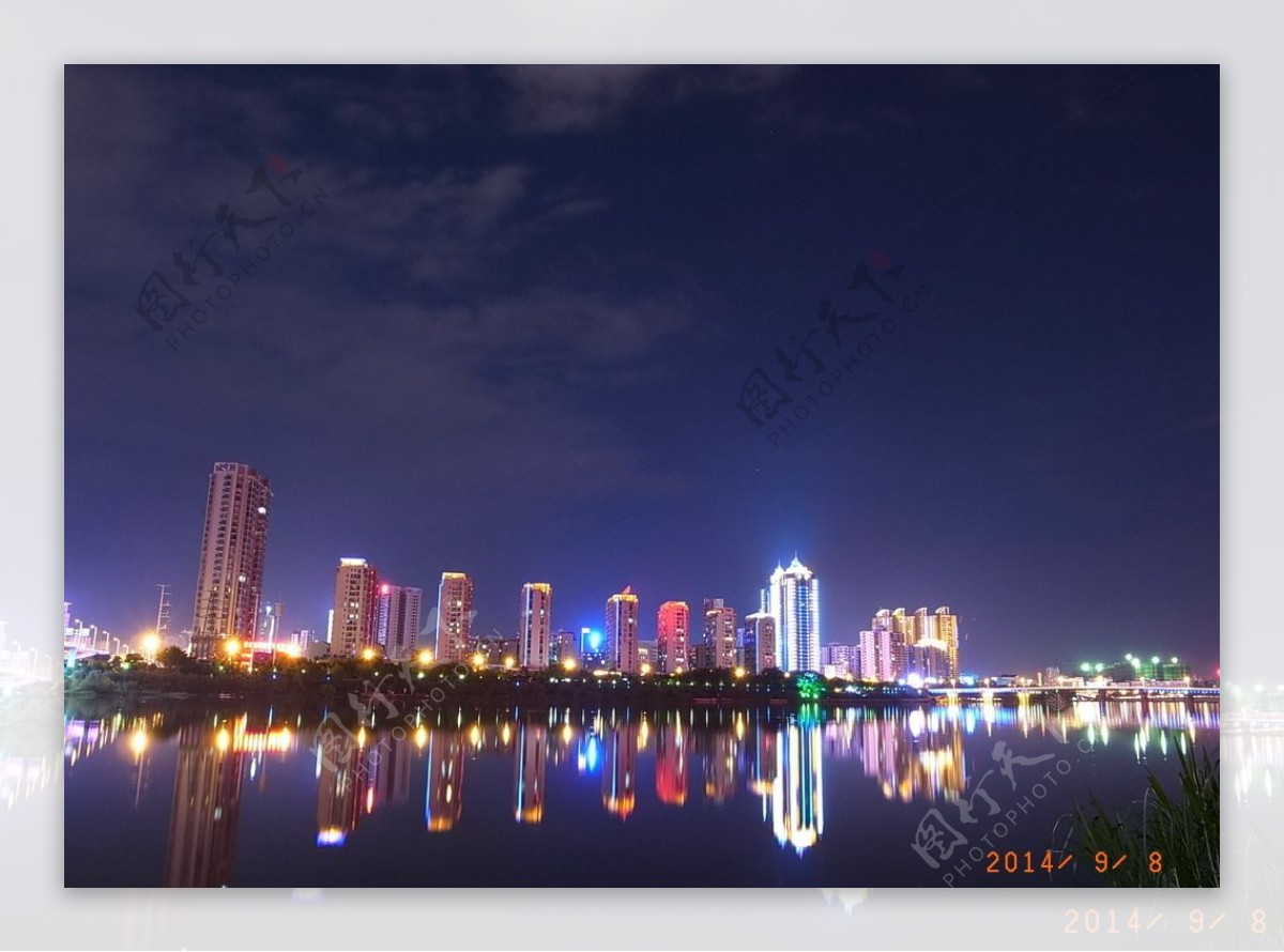 赣州市章江河畔夜景图片