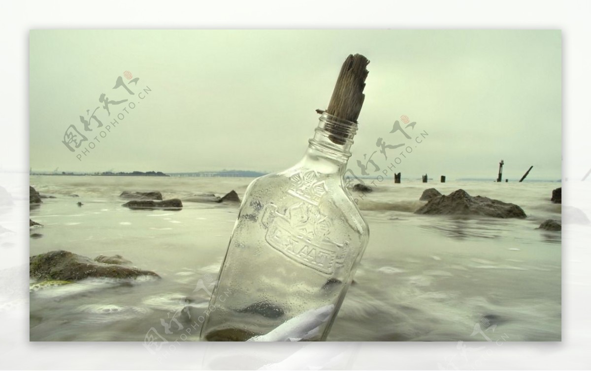 海边漂流瓶图片