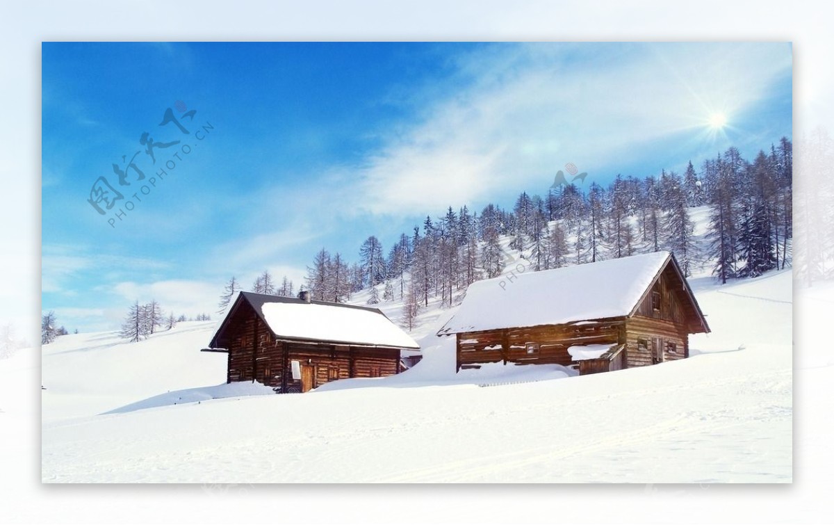 优美雪山下的木屋风景图片