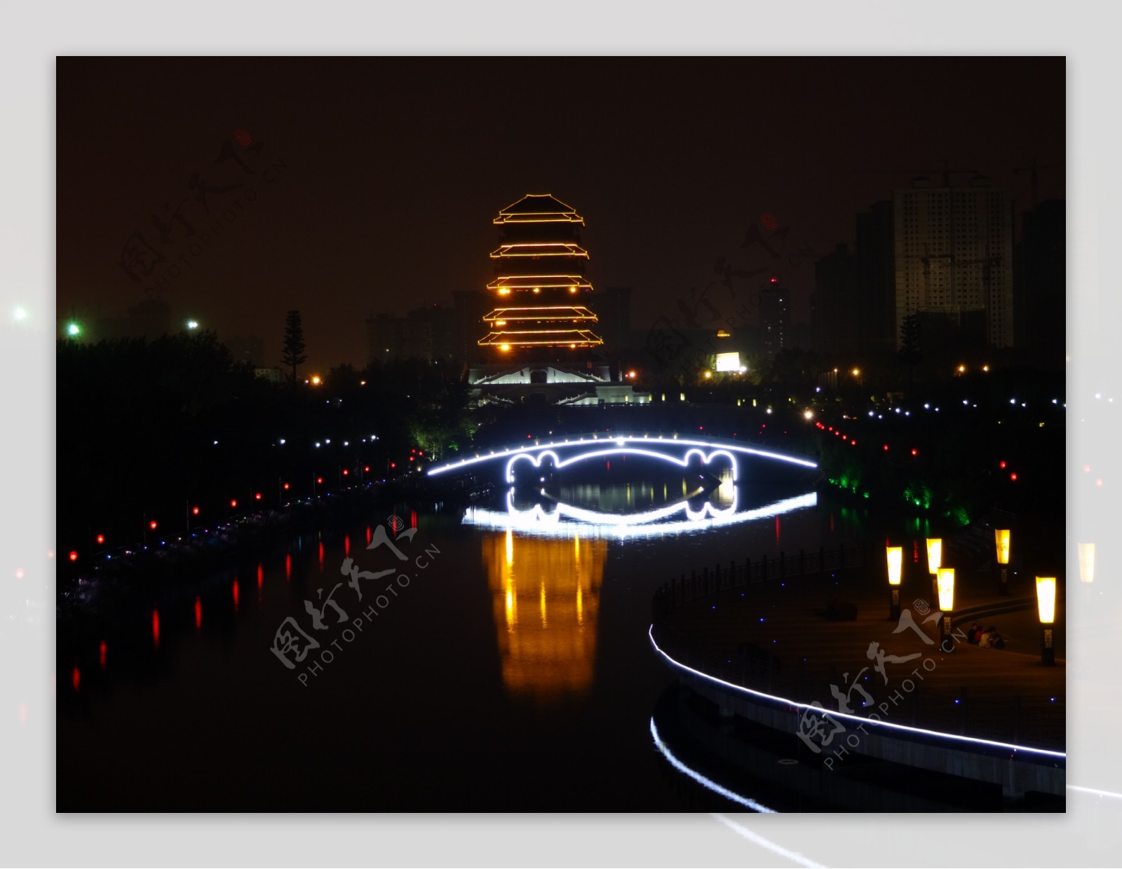 汉城湖公园夜景图片