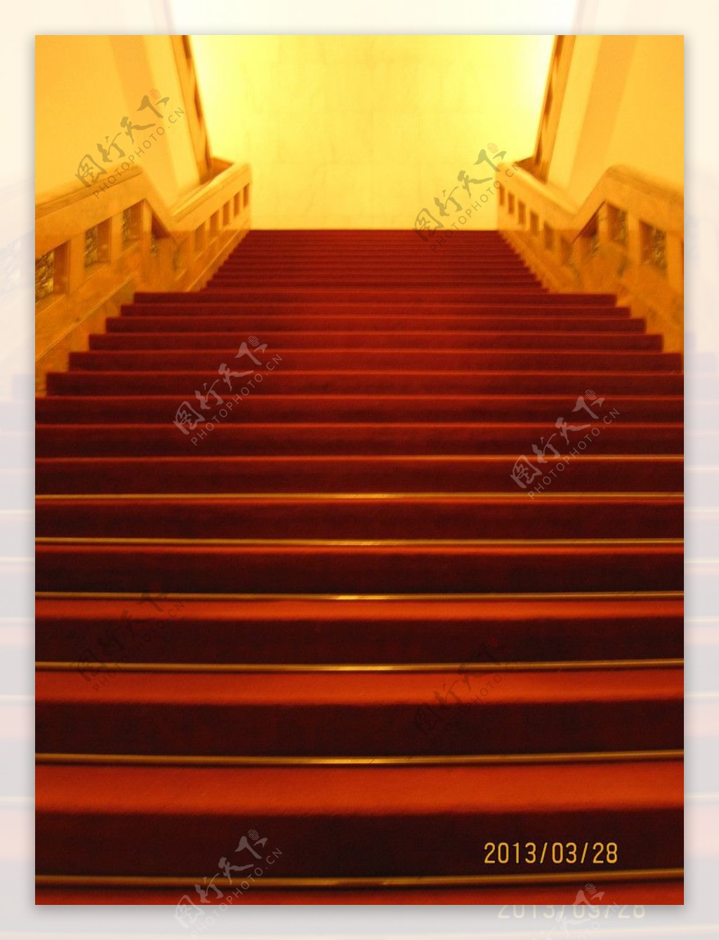 红毯楼梯图片