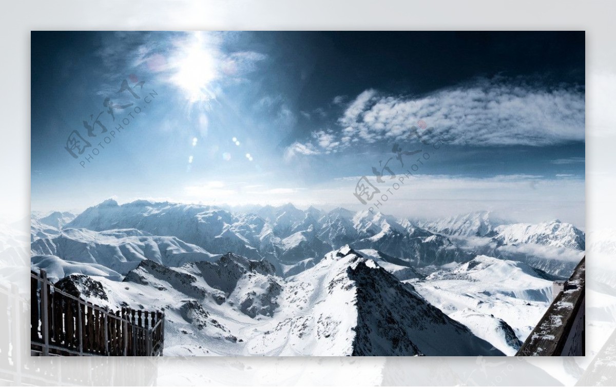 清晨雪山风景图片