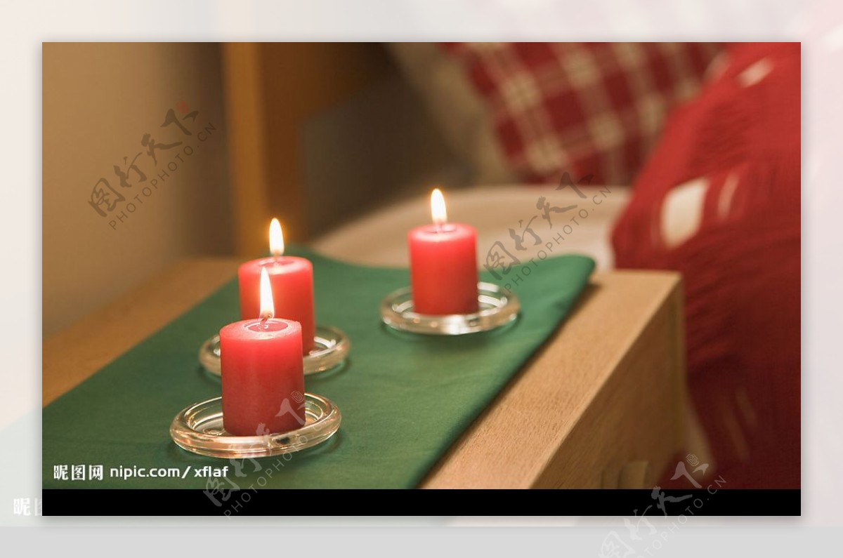 家居静物蜡烛桌子图片
