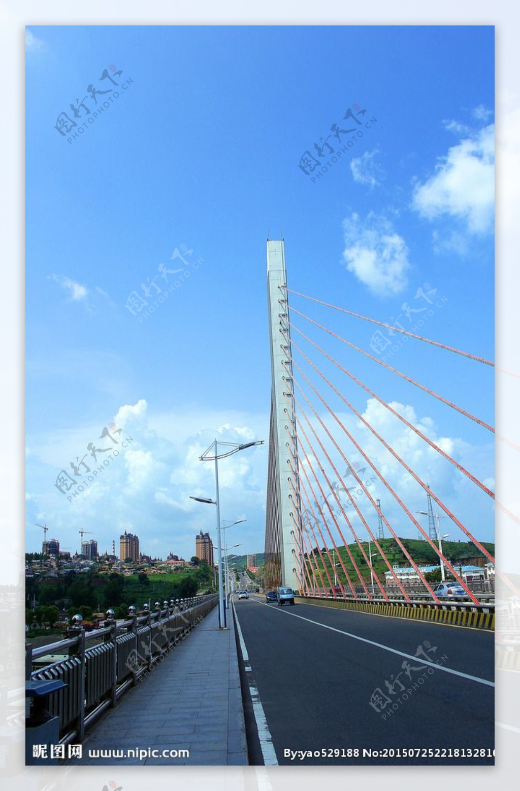 绥芬河城区大桥摄影图片