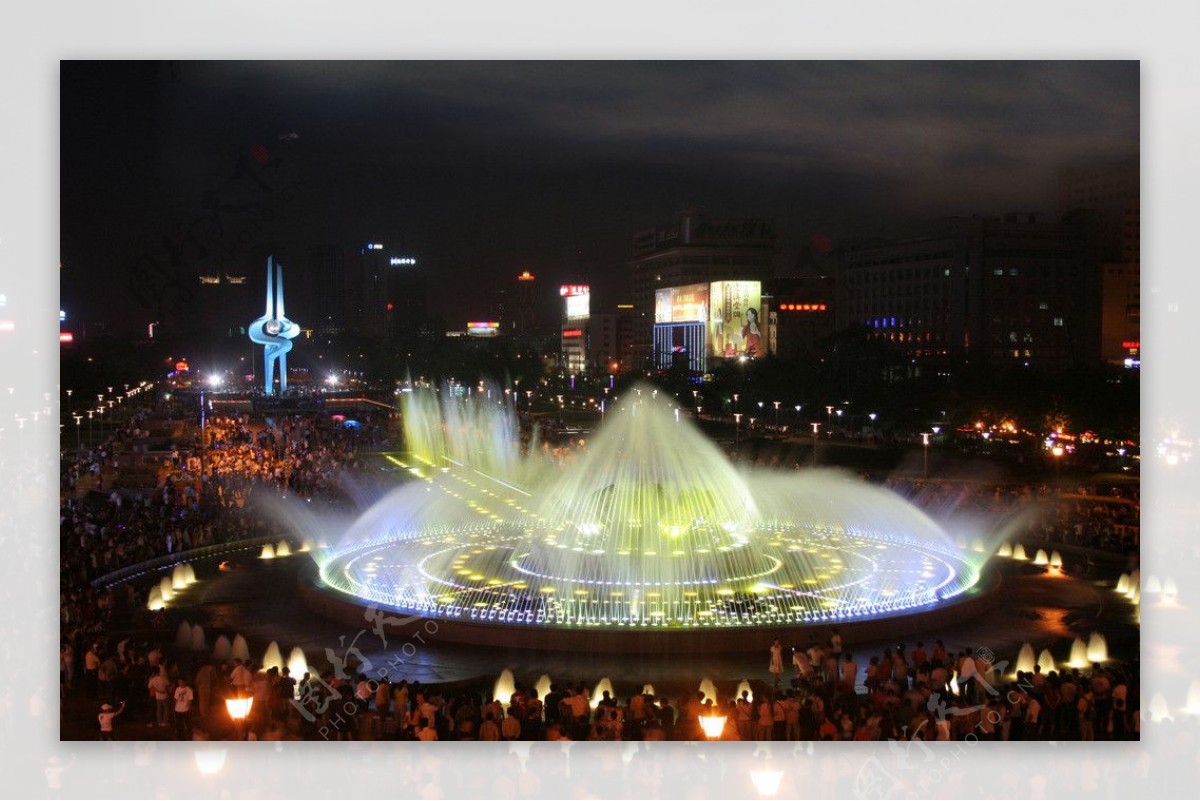 济南泉城广场夜景图片