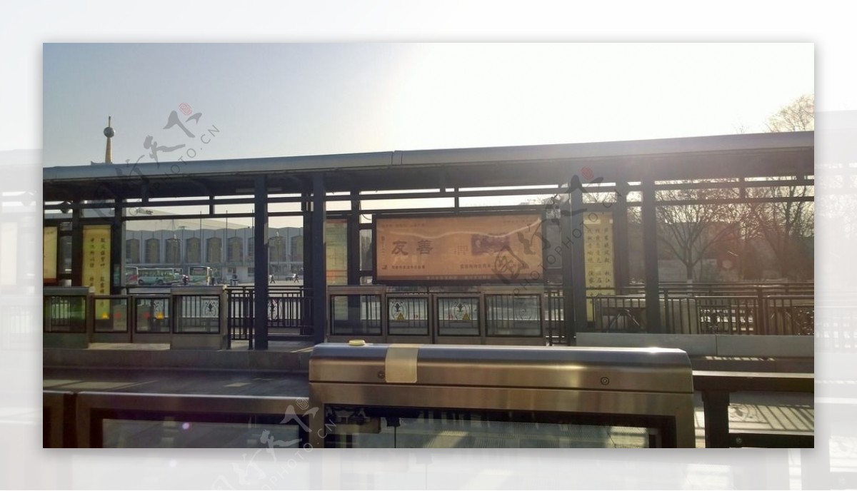 银川BRT站台文明宣传栏图片