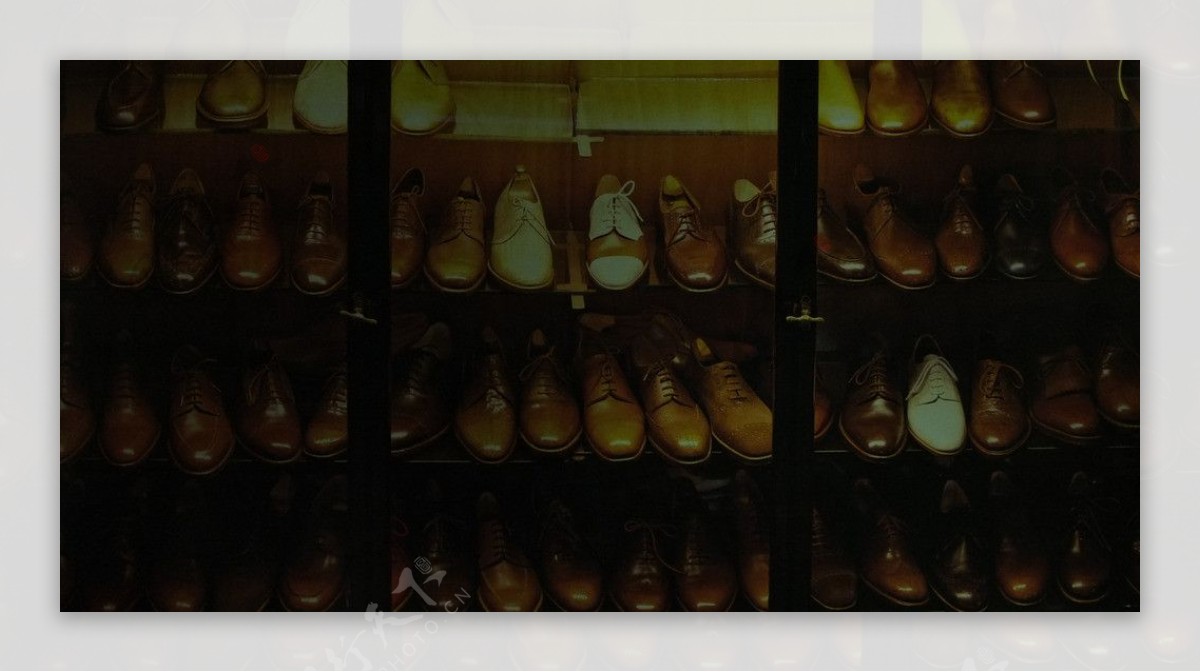 鞋柜皮鞋图片