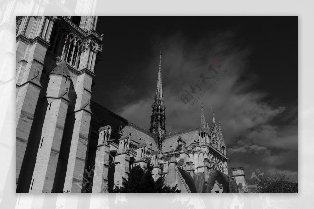 教堂黑白摄影图片