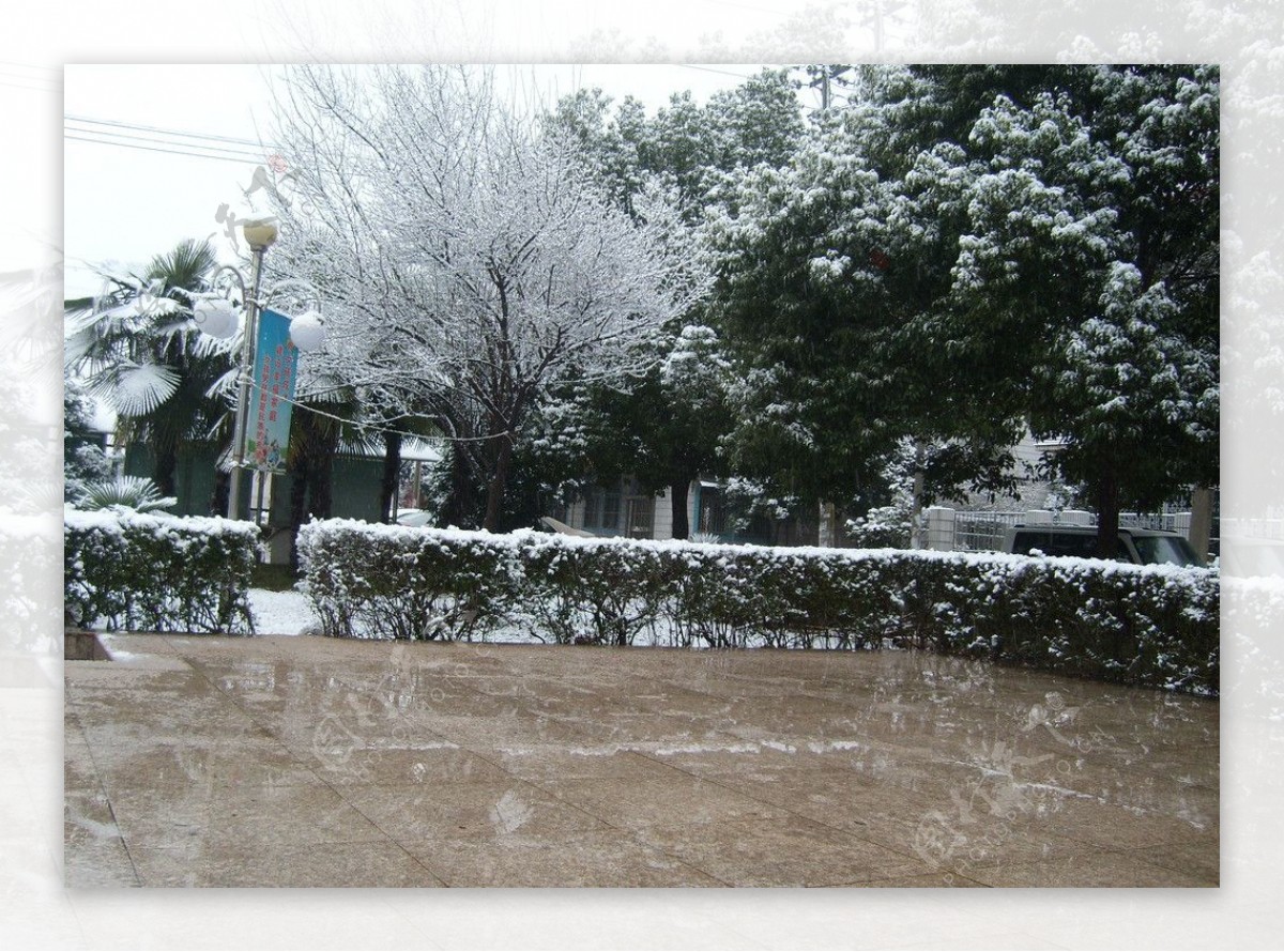 公园广场雪景图片