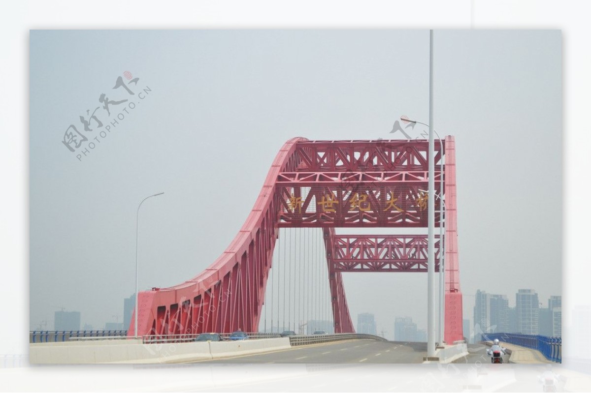 新世纪大桥图片