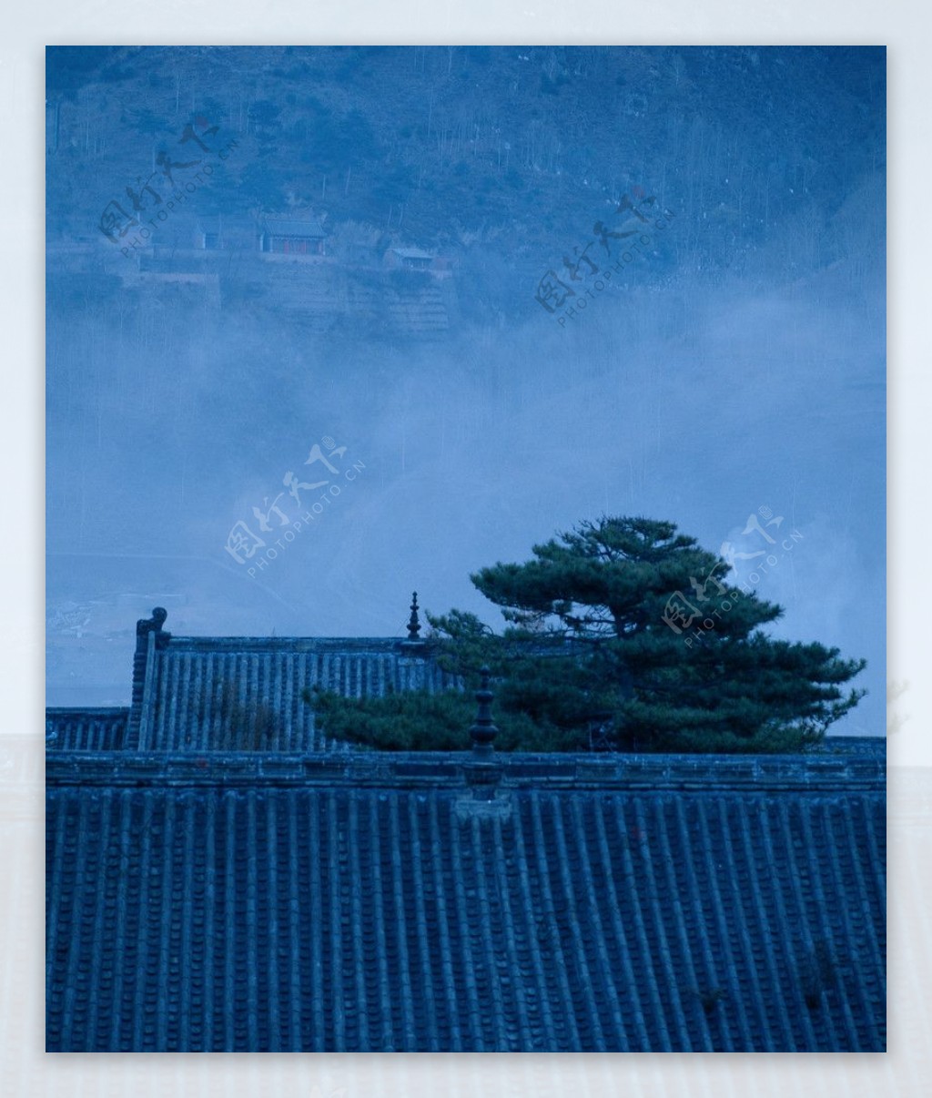 塔院寺晨雾图片