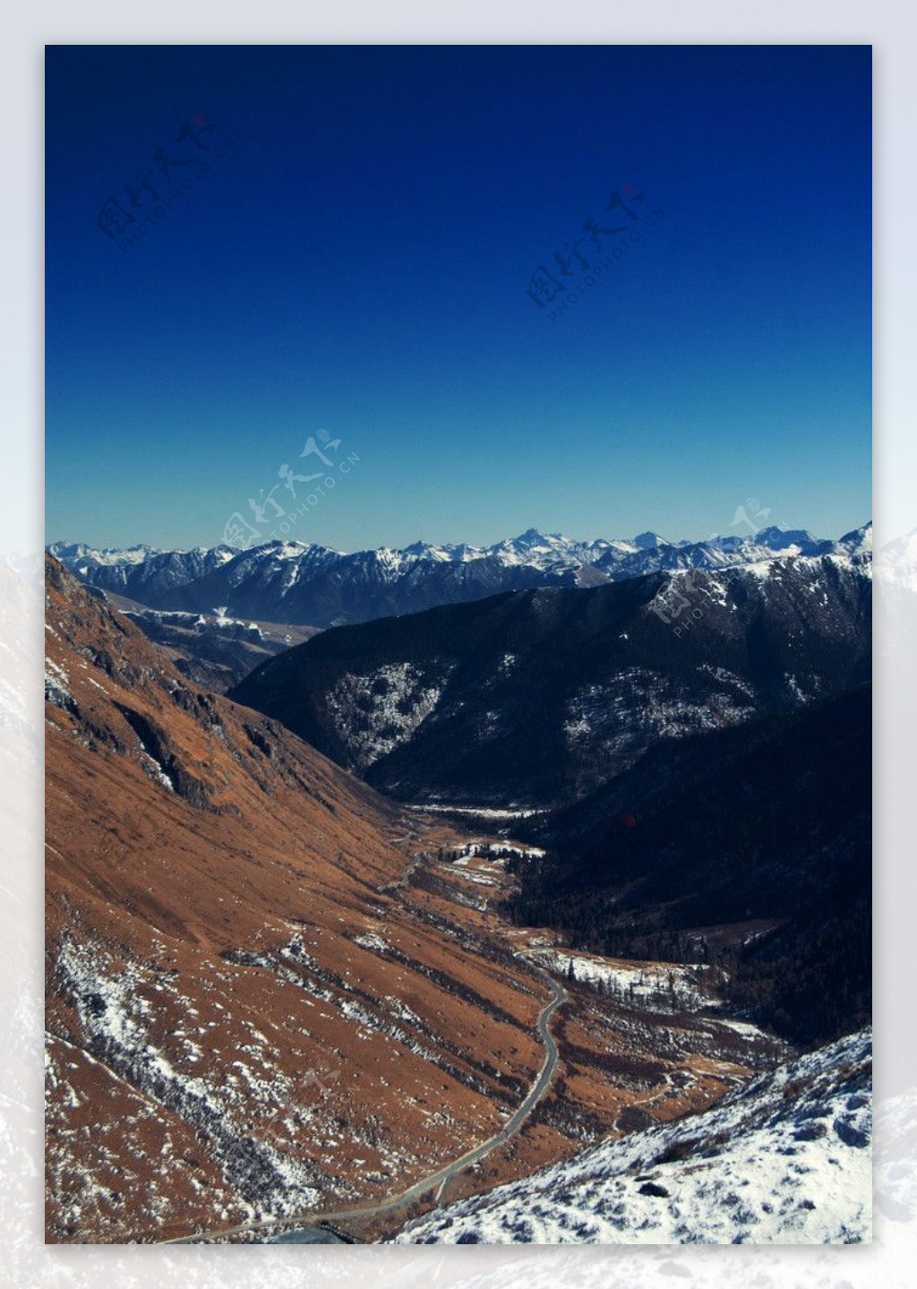 垭口雪山图片