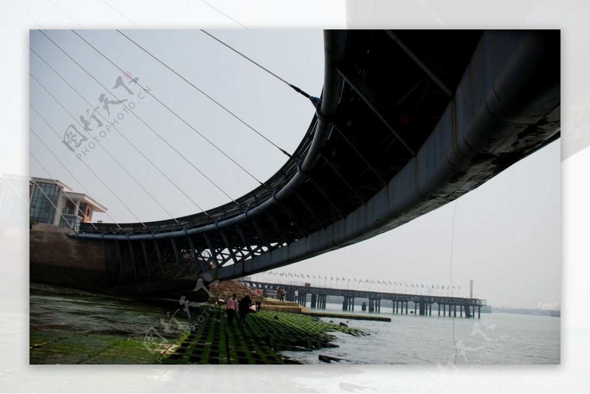 大海特色桥图片
